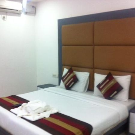 Hotel Karat 87 Inn Új-Delhi Kültér fotó