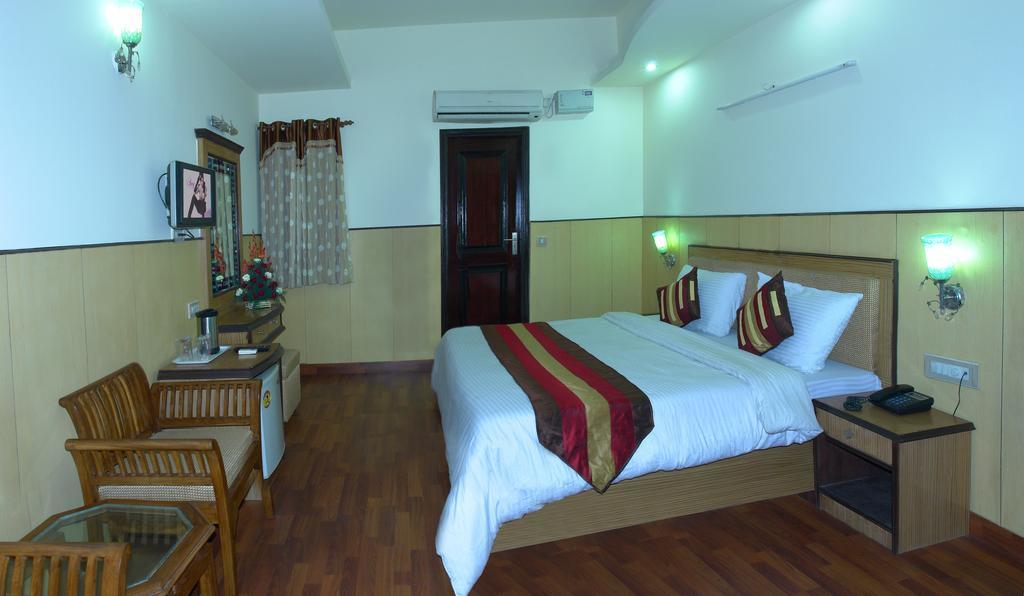 Hotel Karat 87 Inn Új-Delhi Kültér fotó