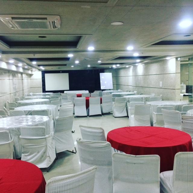 Hotel Karat 87 Inn Új-Delhi Kültér fotó