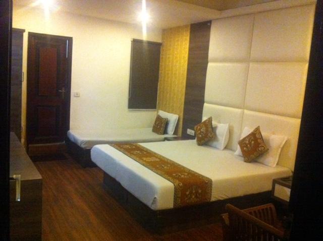 Hotel Karat 87 Inn Új-Delhi Kültér fotó