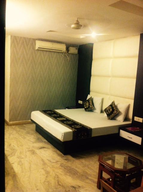 Hotel Karat 87 Inn Új-Delhi Kültér fotó