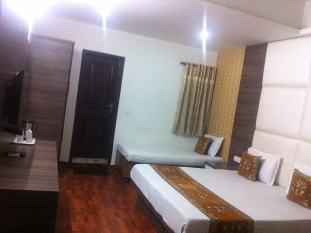 Hotel Karat 87 Inn Új-Delhi Kültér fotó