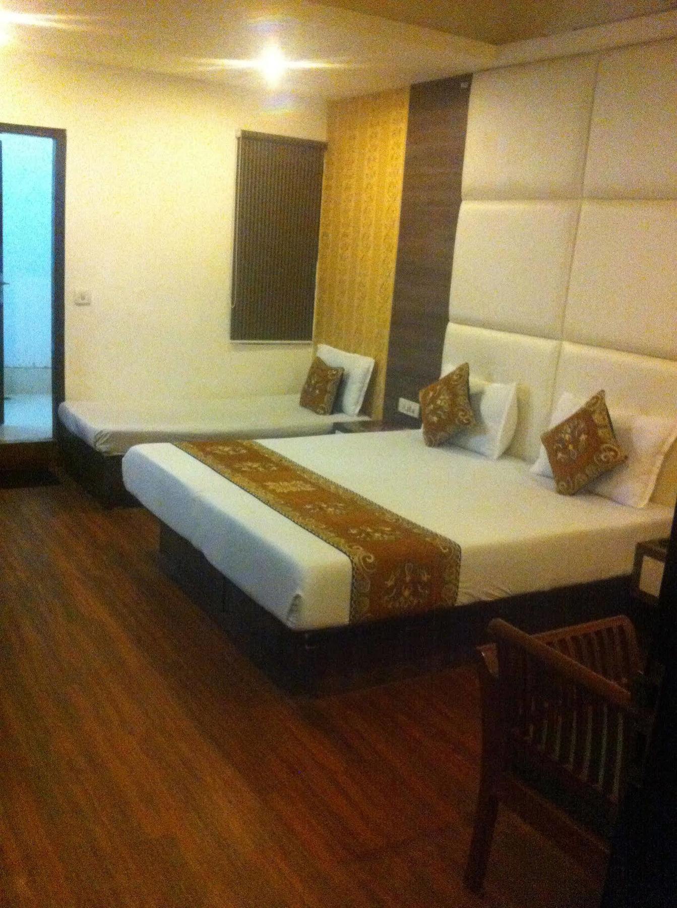 Hotel Karat 87 Inn Új-Delhi Kültér fotó