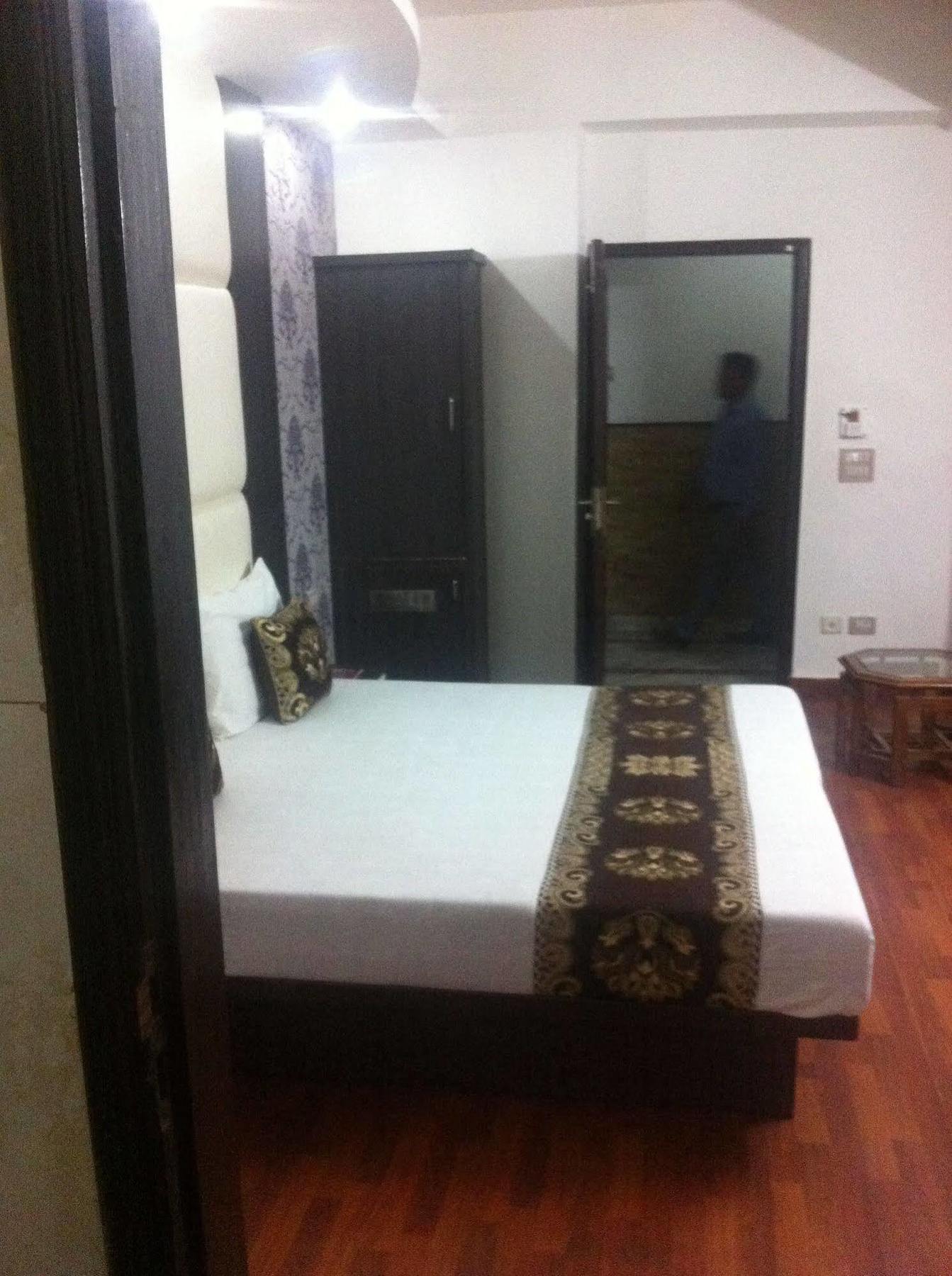 Hotel Karat 87 Inn Új-Delhi Kültér fotó