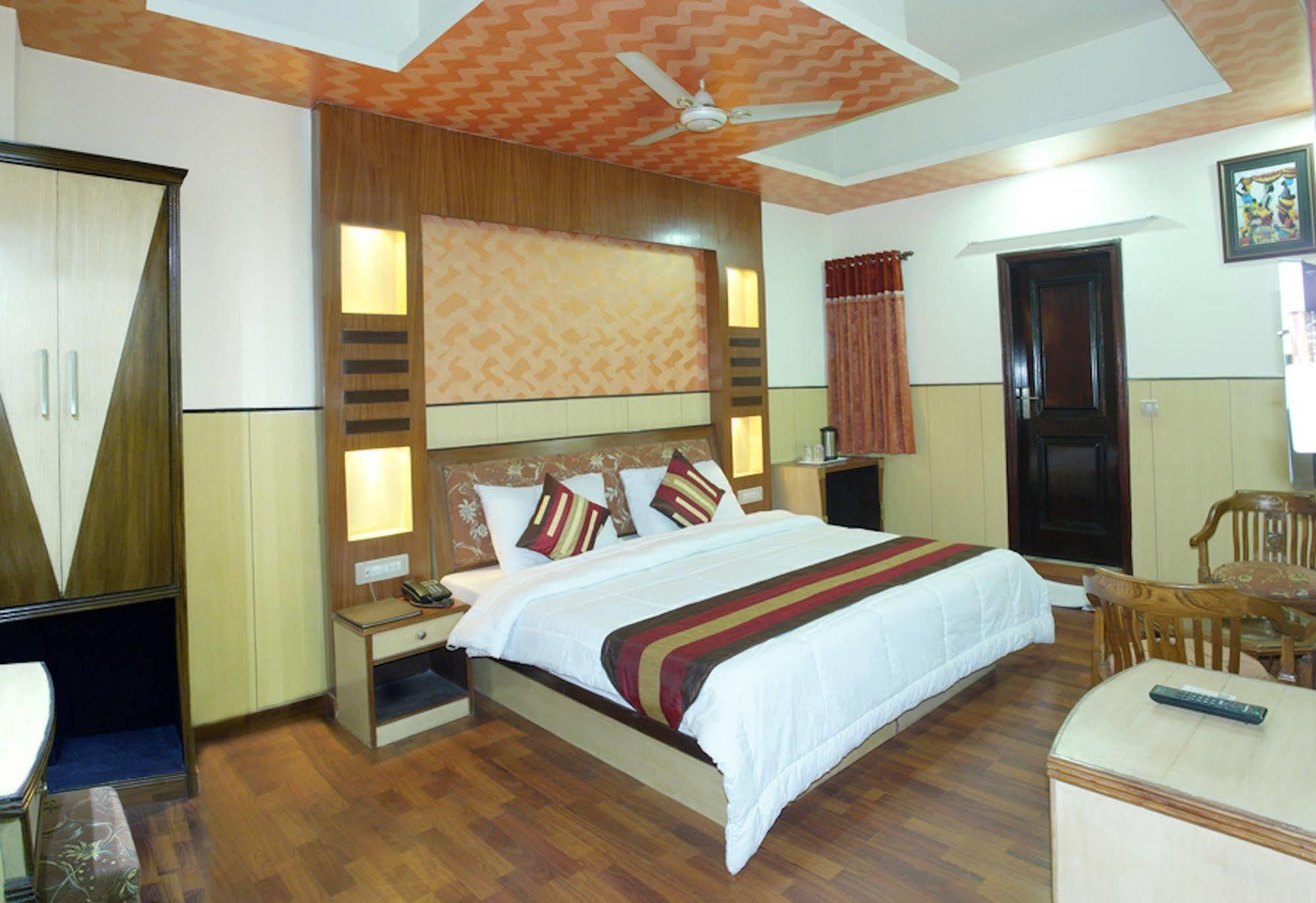 Hotel Karat 87 Inn Új-Delhi Kültér fotó
